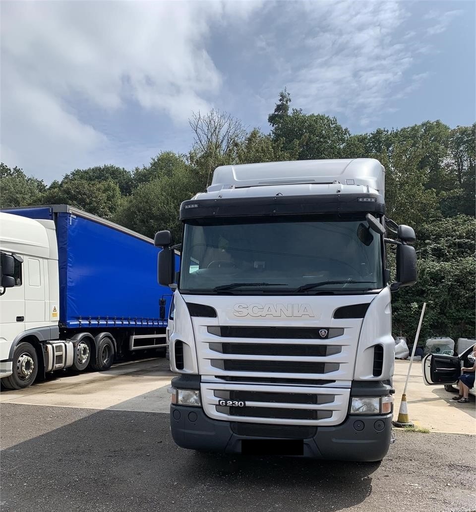 Scania G230 Box truck 26 ft body 8 ft 2012