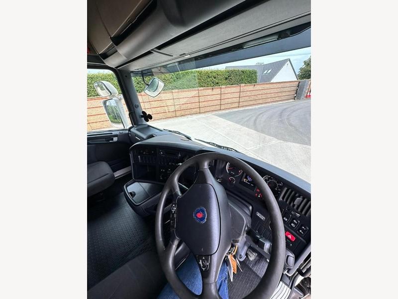 Car image 8