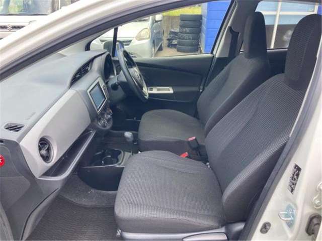 Car image 13