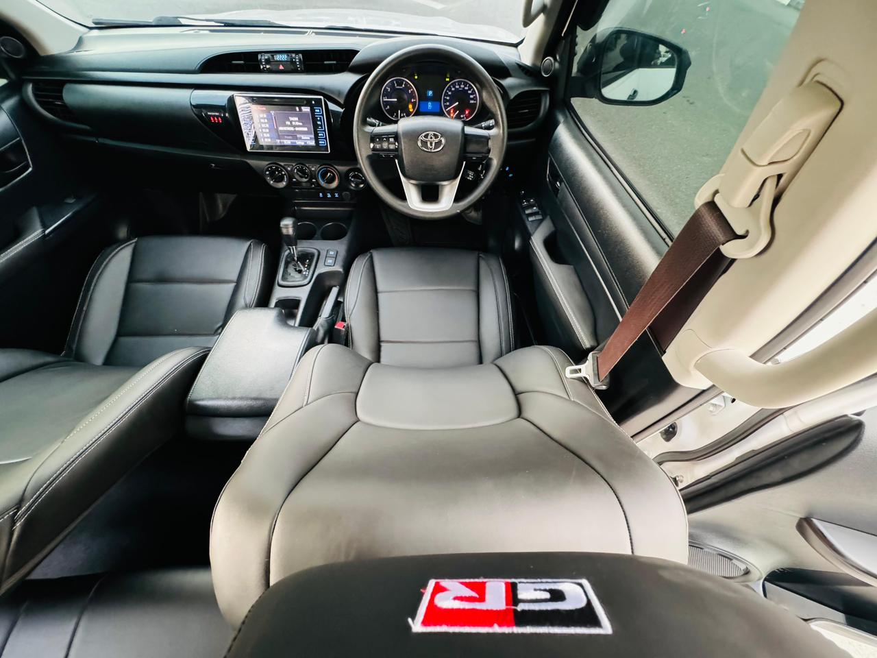 Car image 19