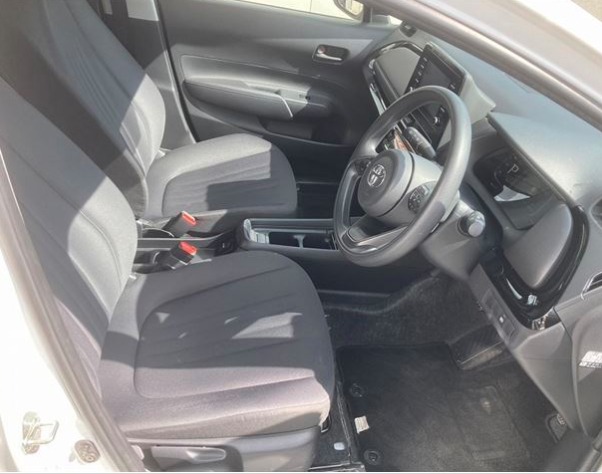 Car image 9