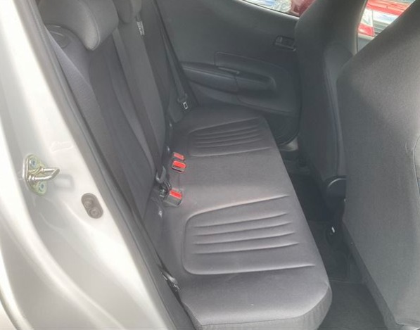 Car image 12