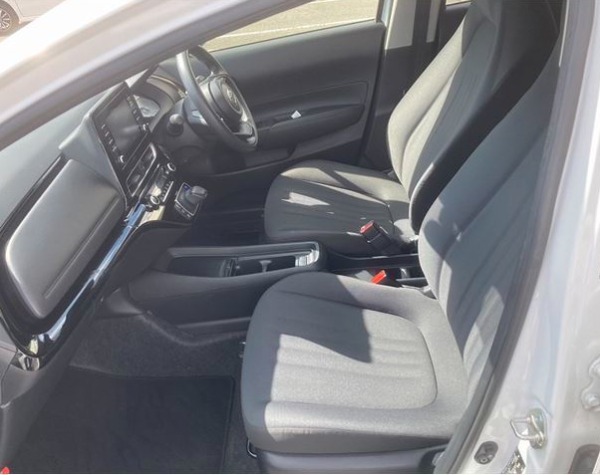 Car image 13