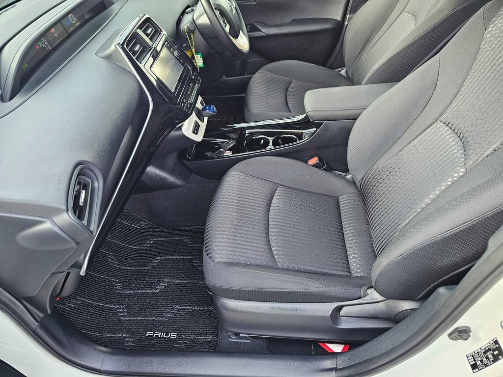 Car image 18
