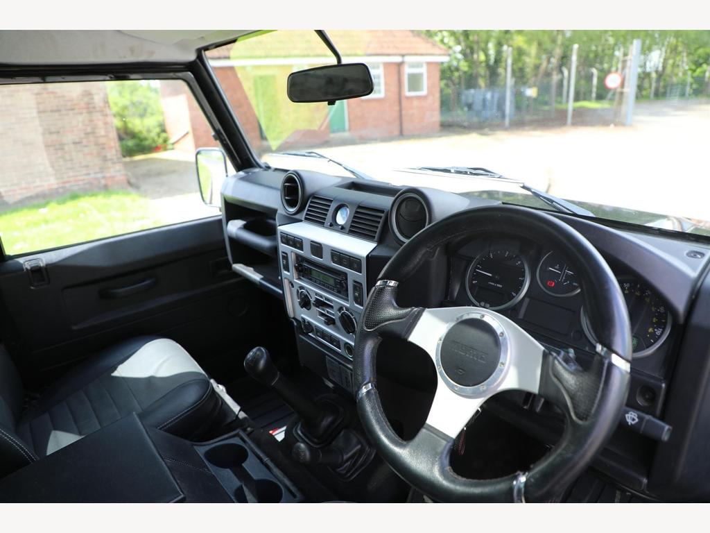 Car image 14