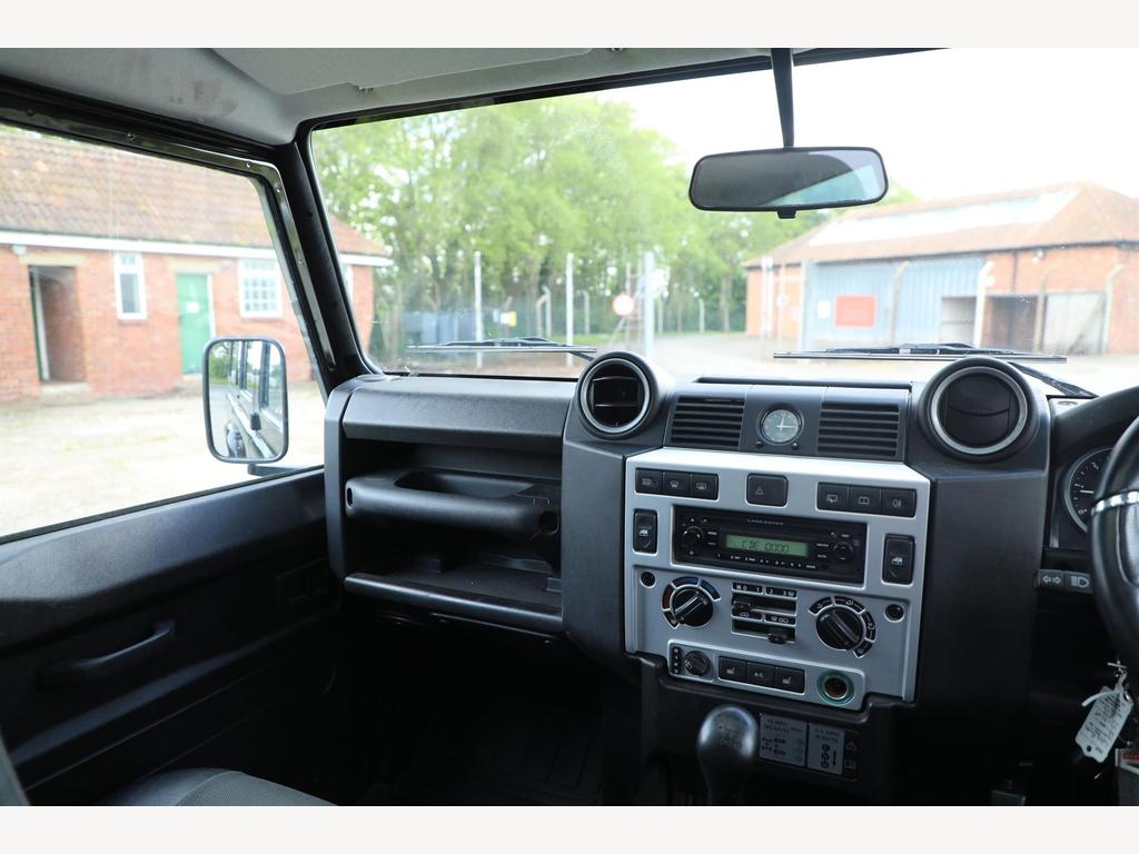 Car image 18