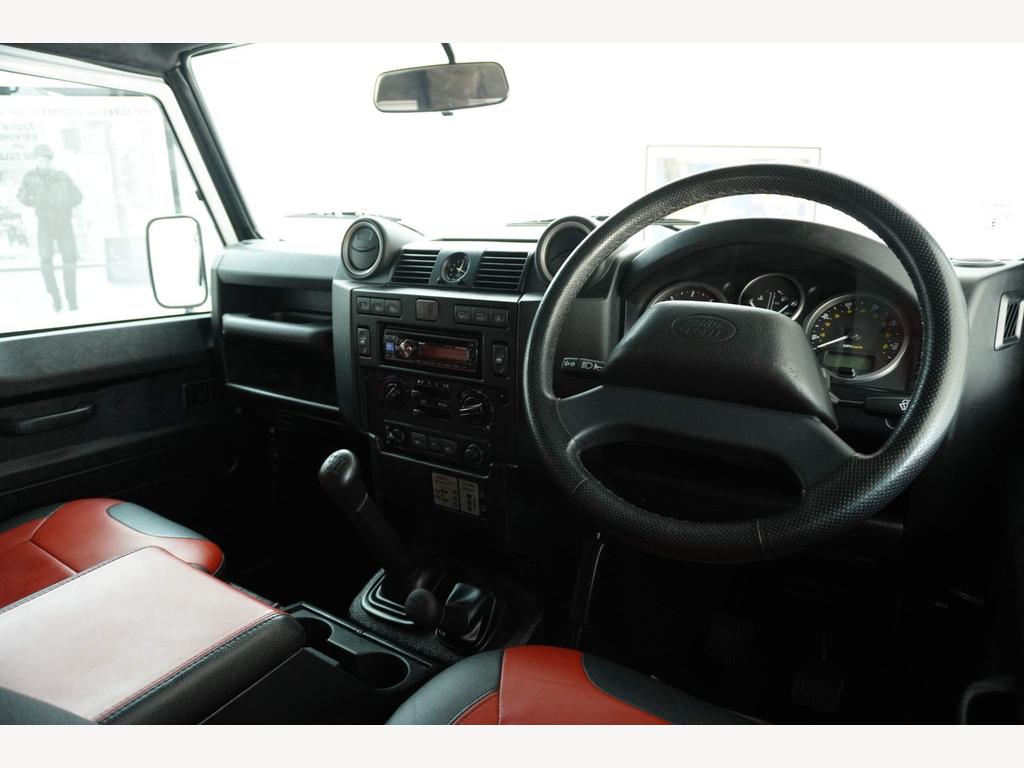 Car image 12