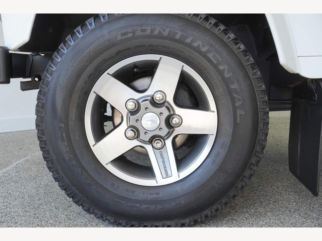 Car image 19