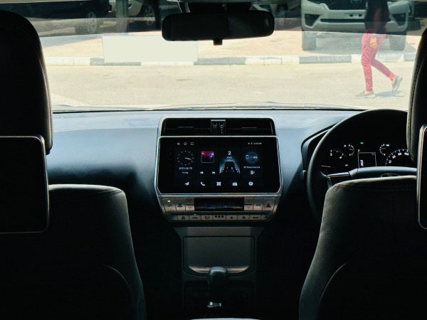 Car image 10
