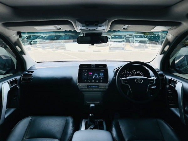 Car image 13