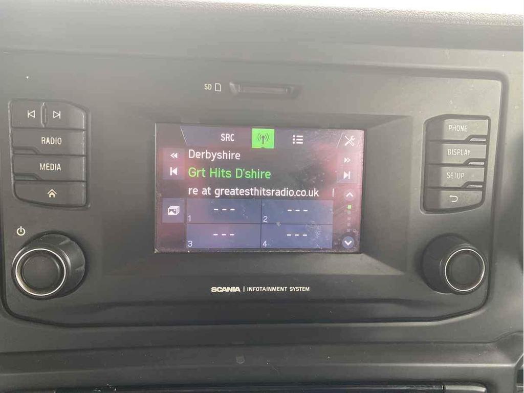 Car image 19