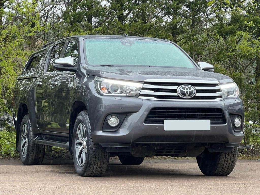 Toyota Hilux 2.4 INVINCIBLE 4WD