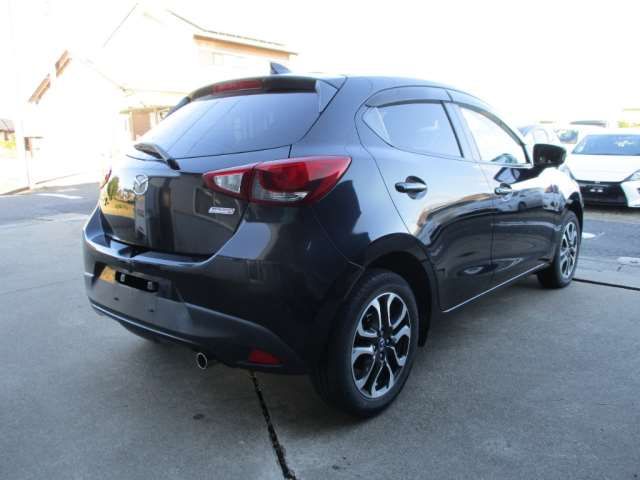 Car image 10