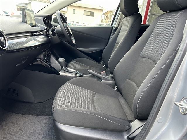 Car image 4