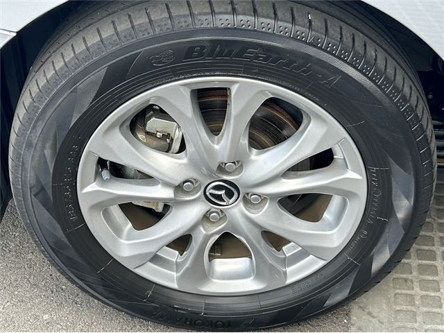 Car image 10
