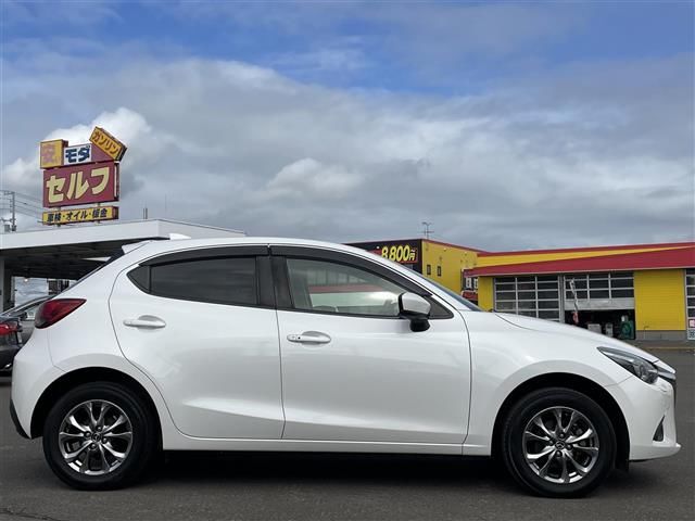 Car image 19