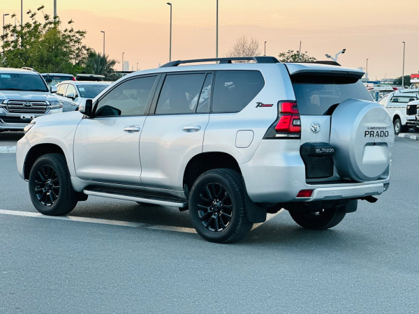 Car image 10