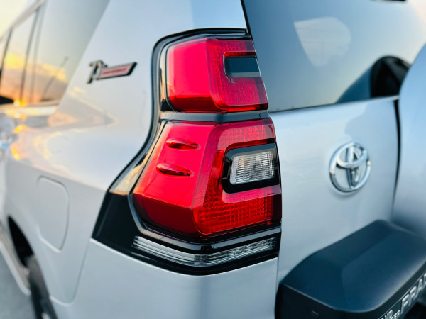 Car image 18