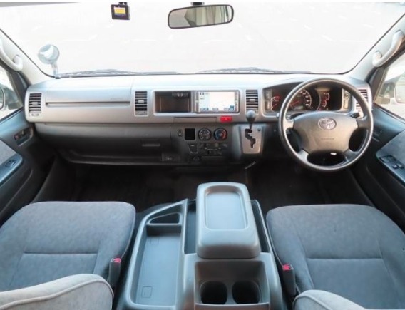 Car image 4
