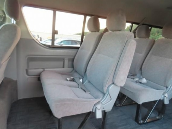 Car image 12