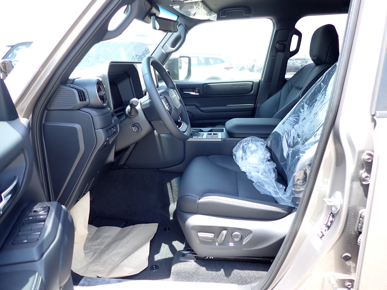 Car image 15