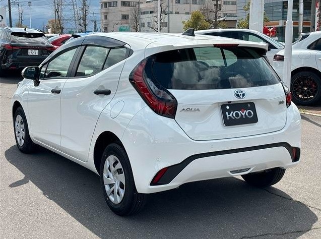 Car image 9