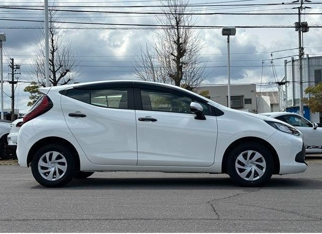 Car image 19