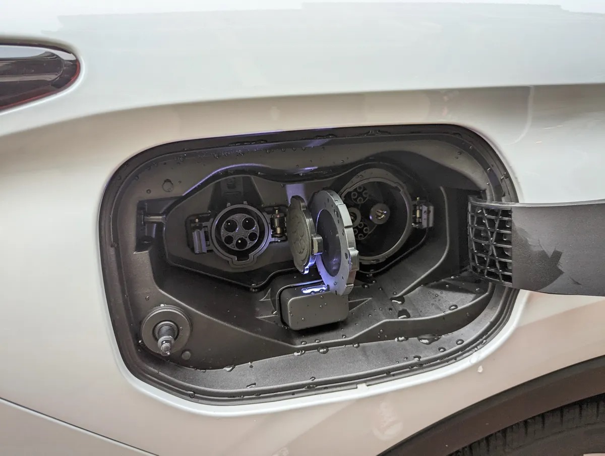 Car image 8