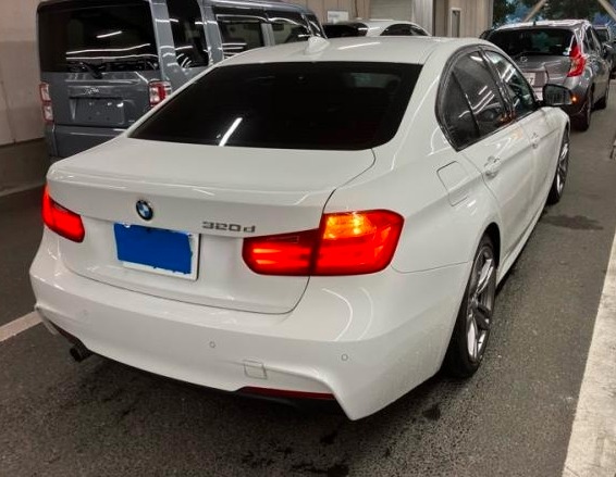 Car image 2