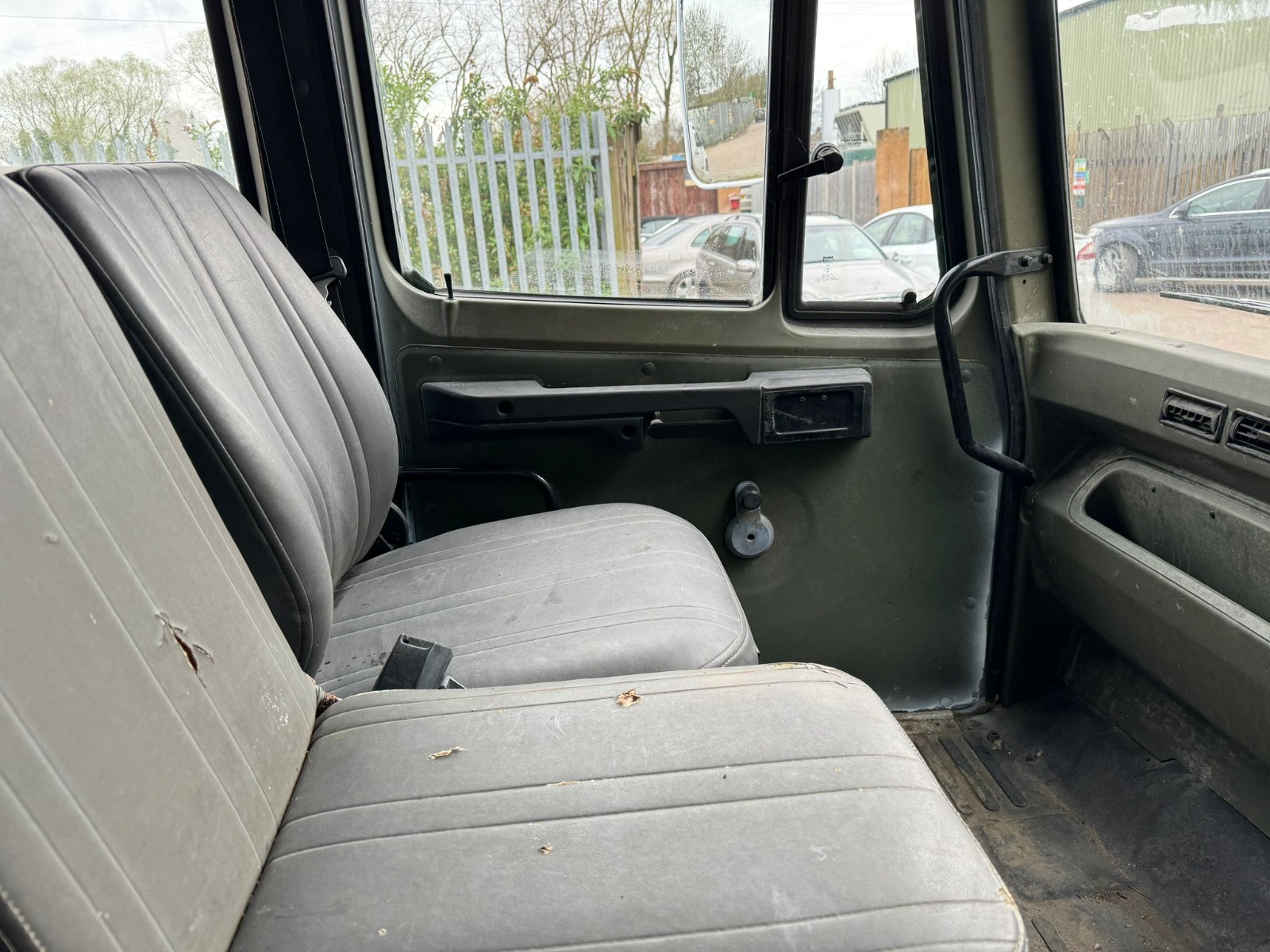 Car image 10