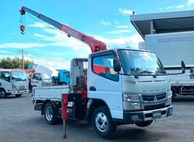 Used MITSUBISHI CANTER FUSO WITH CRANE 2WD