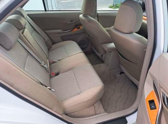 Car image 10