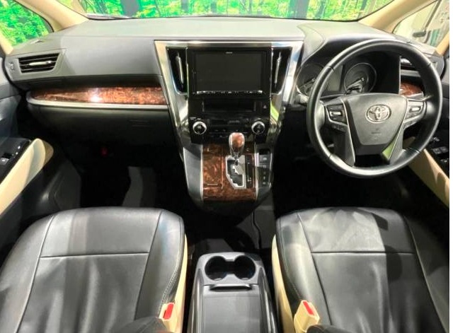 Car image 3