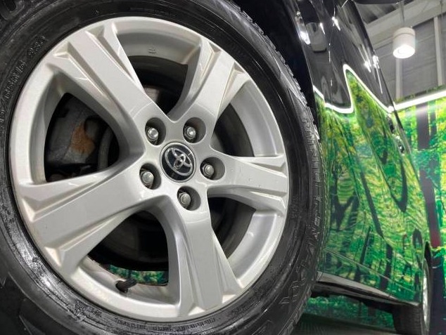 Car image 15