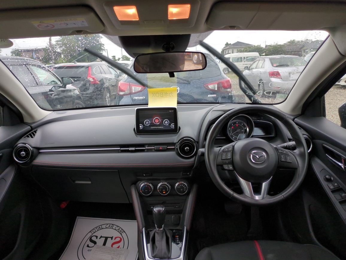 Car image 12