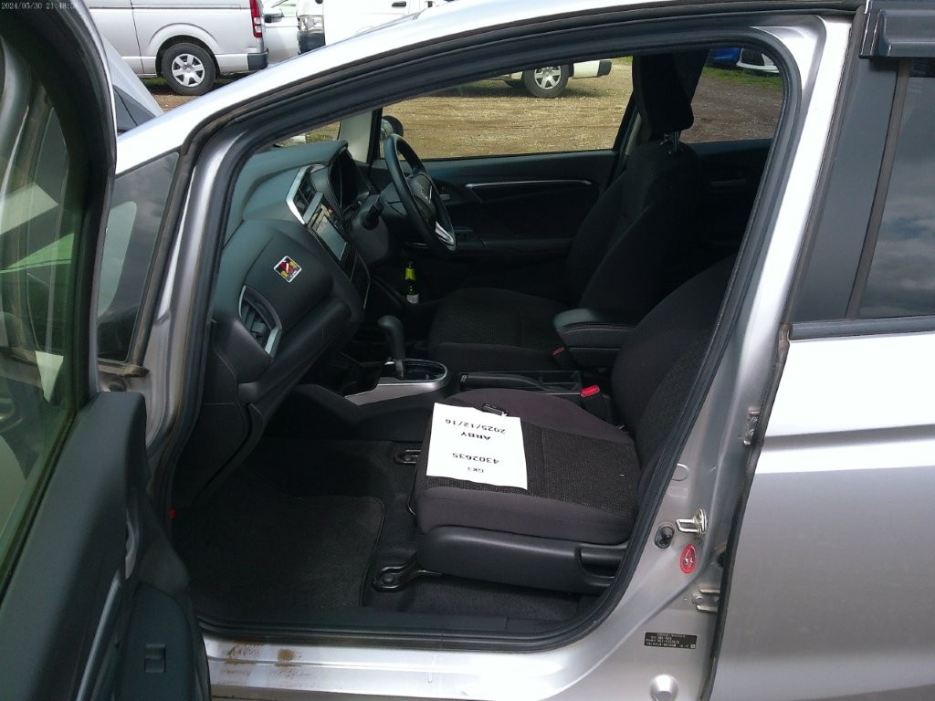 Car image 12