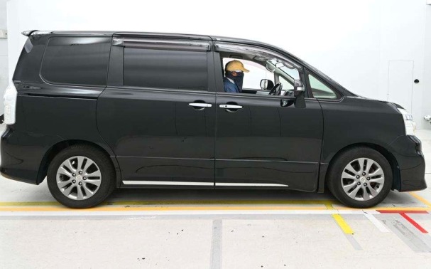 Car image 8