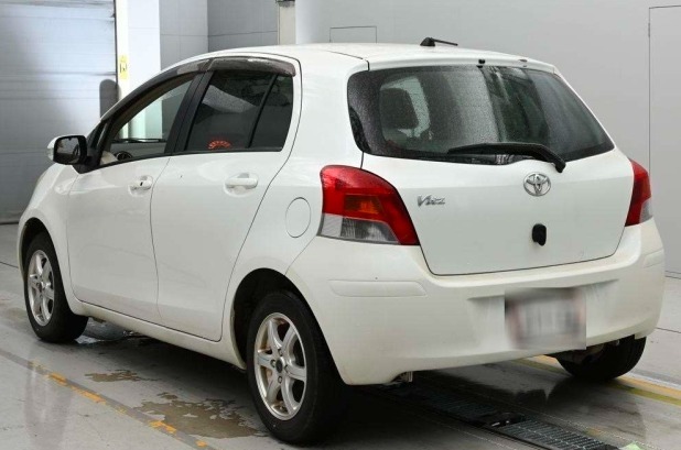 Car image 4