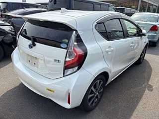 Car image 2