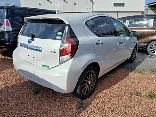 Car image 2