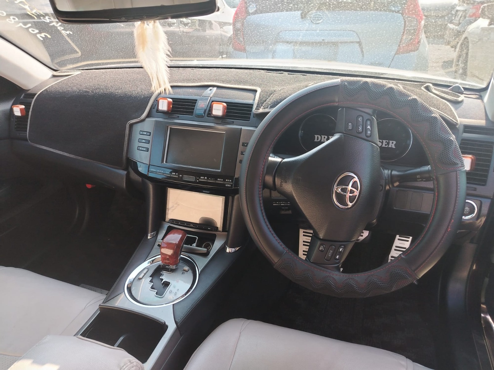 Car image 12