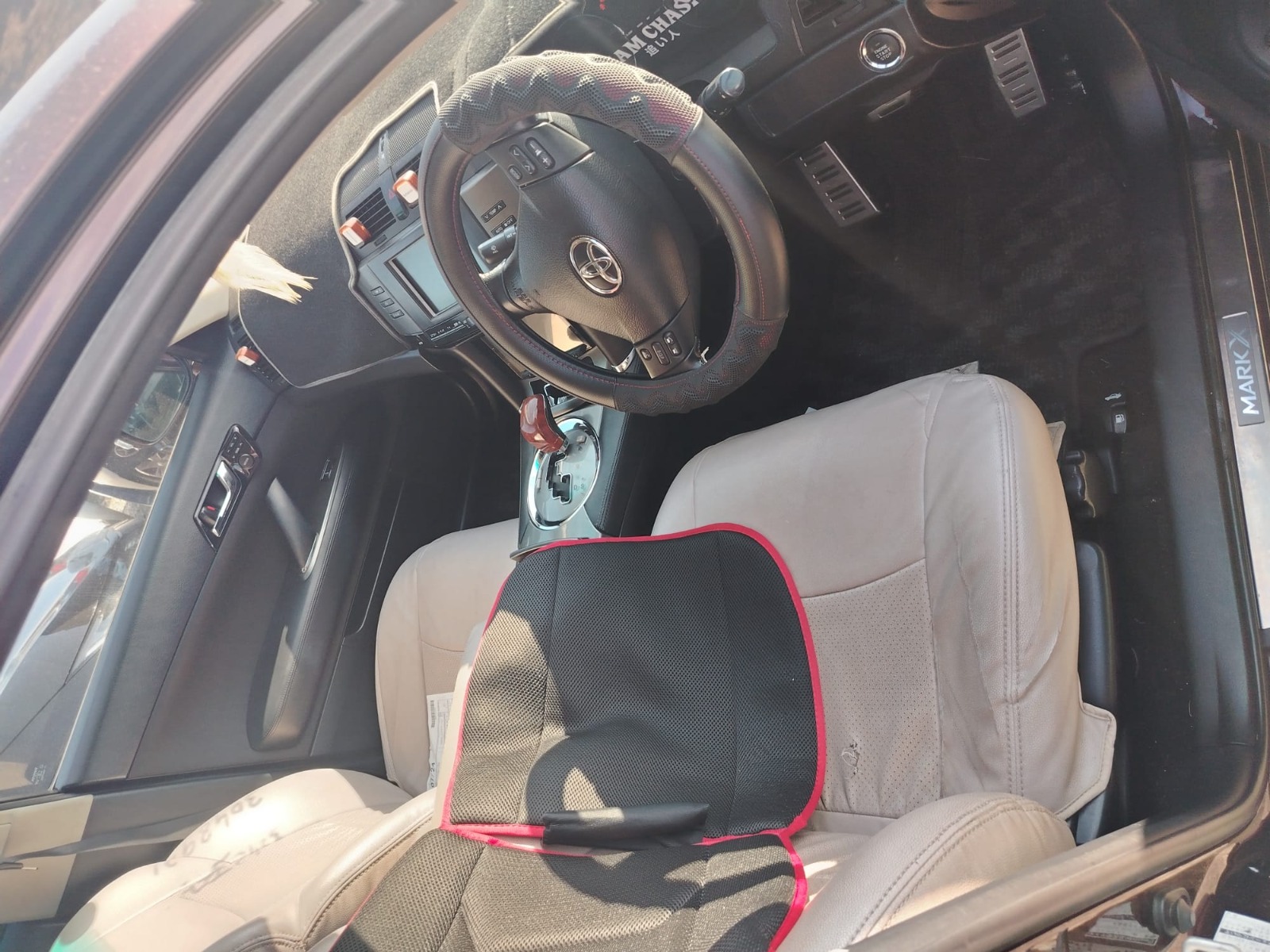 Car image 17