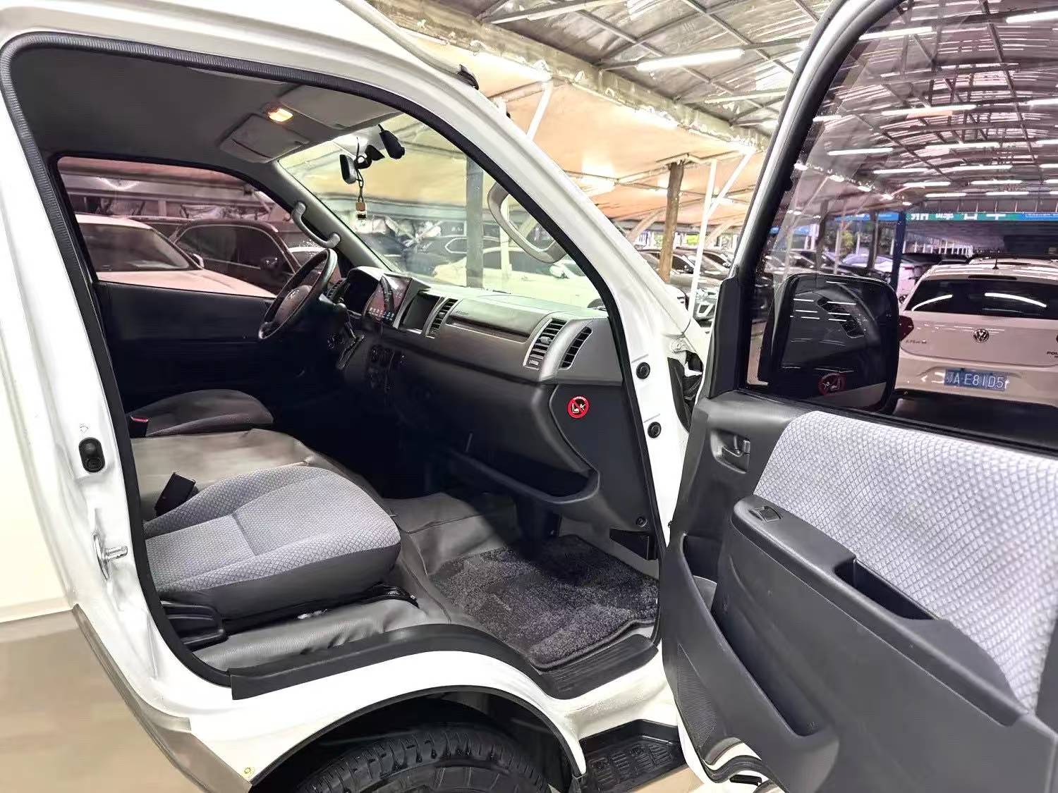 Car image 8