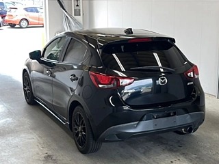 Car image 3
