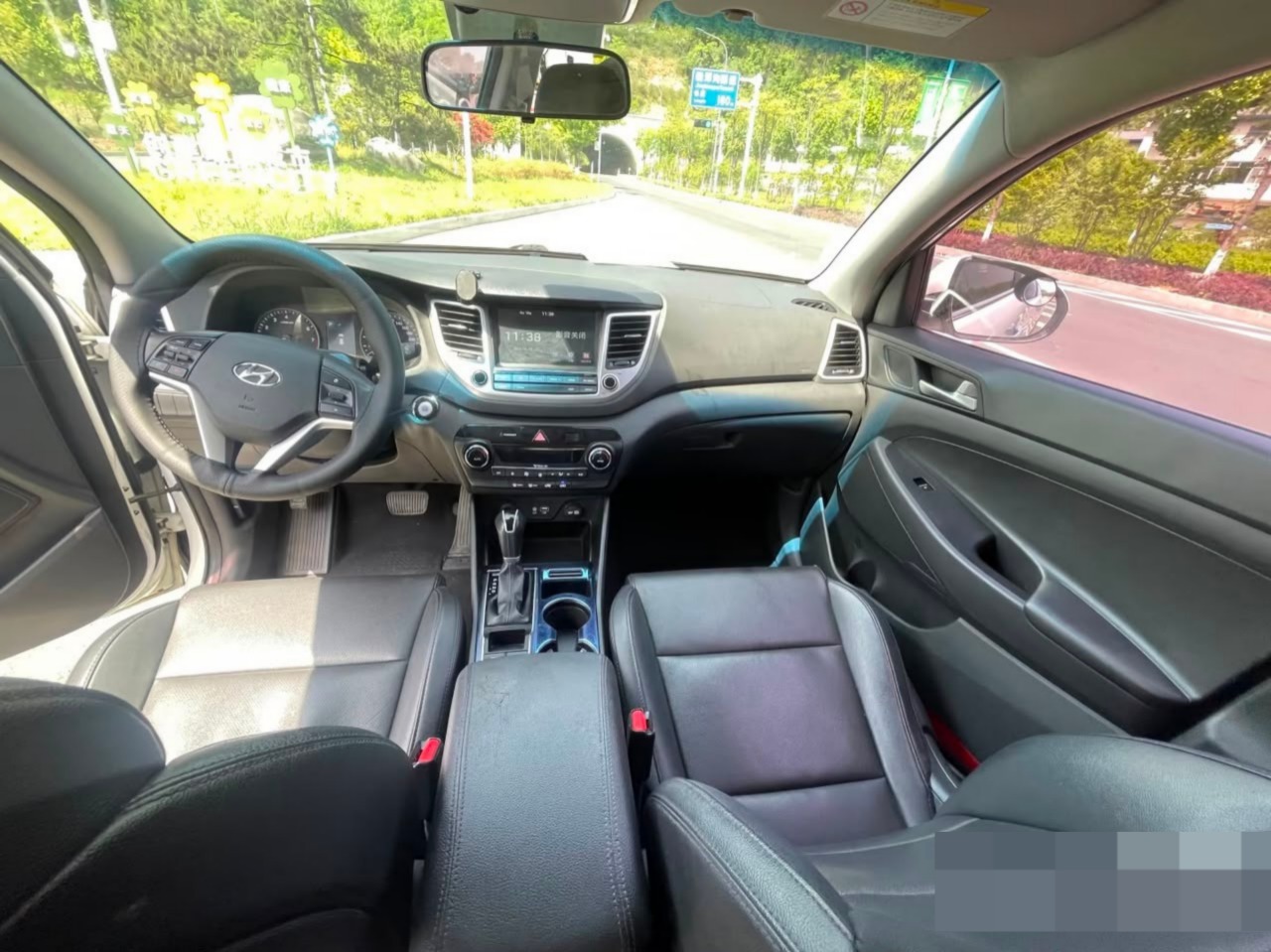 Car image 7