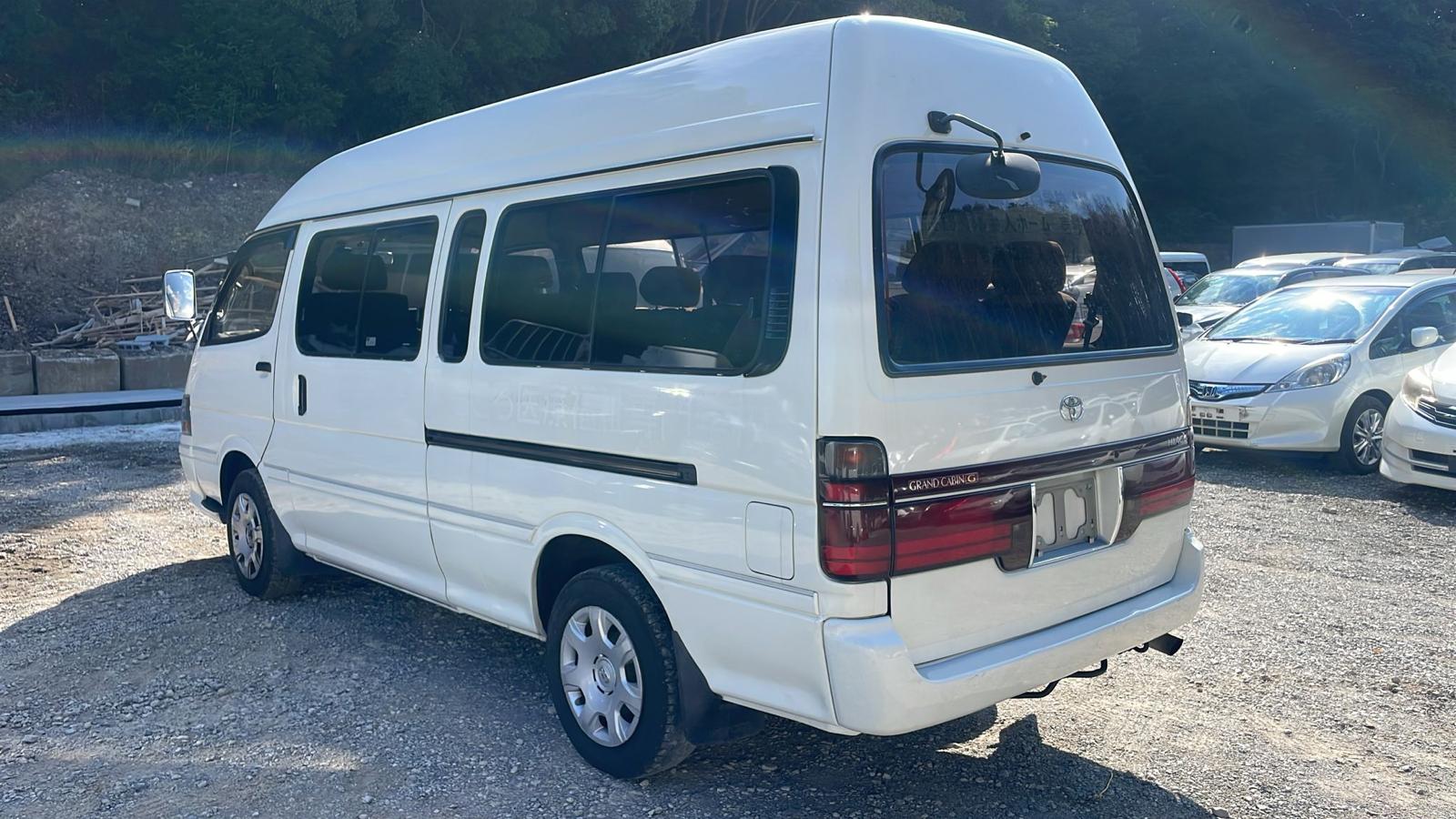 Car image 9
