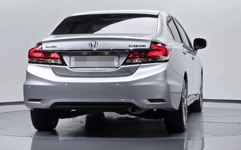 Car image 4
