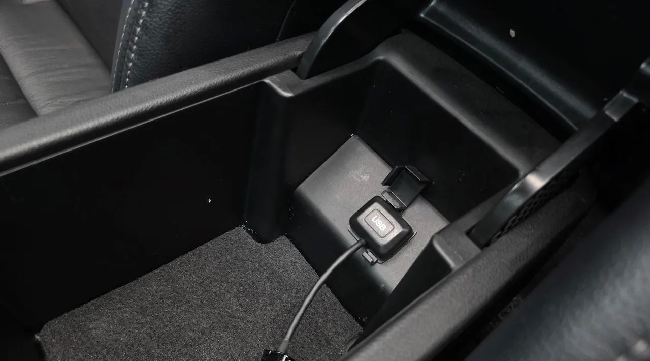 Car image 14
