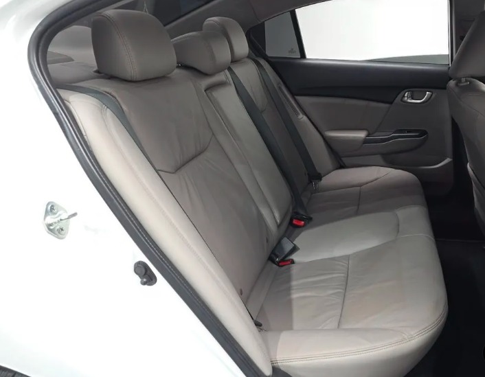 Car image 9