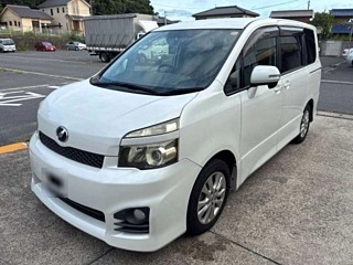 Toyota Voxy ZS 2012